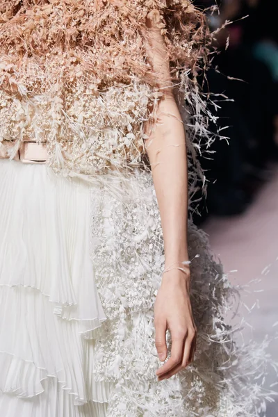 Look 77